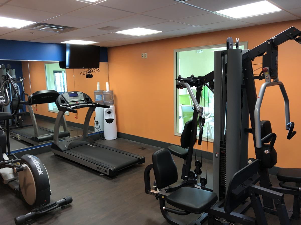 Countryview Inn & Suites Robinson Luaran gambar