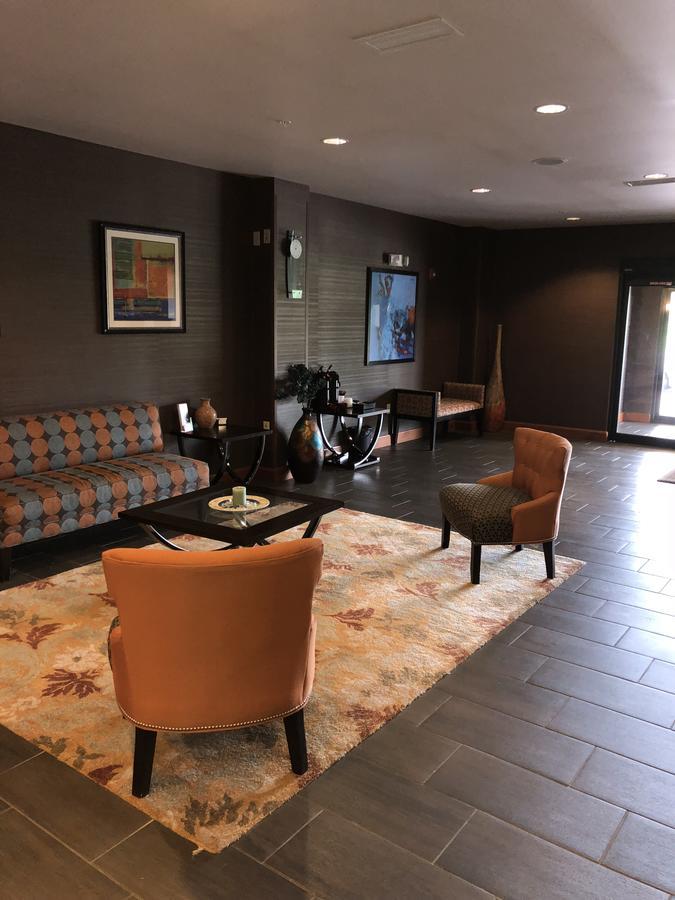 Countryview Inn & Suites Robinson Luaran gambar