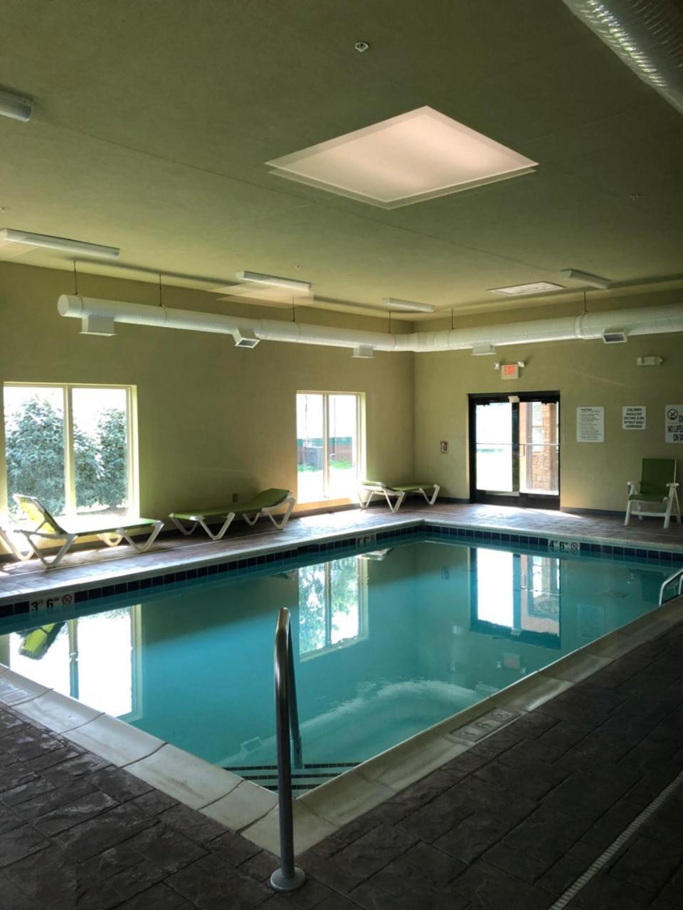 Countryview Inn & Suites Robinson Luaran gambar